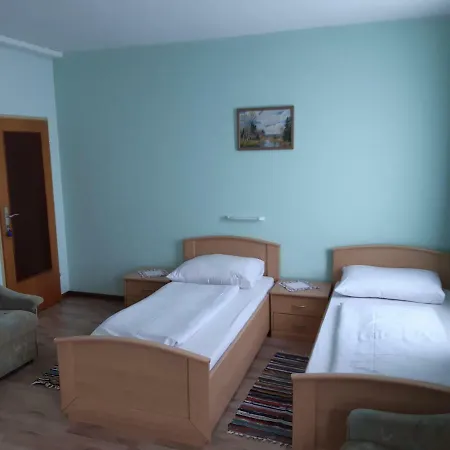 Gasthof Roter Hahn Guest house *