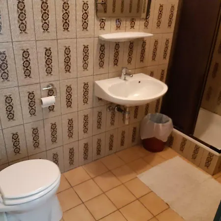 Gasthof Roter Hahn Guest house *